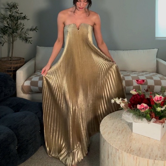 L’IDEE Gold Shimmer Gown Size Small - Picture 2 of 5